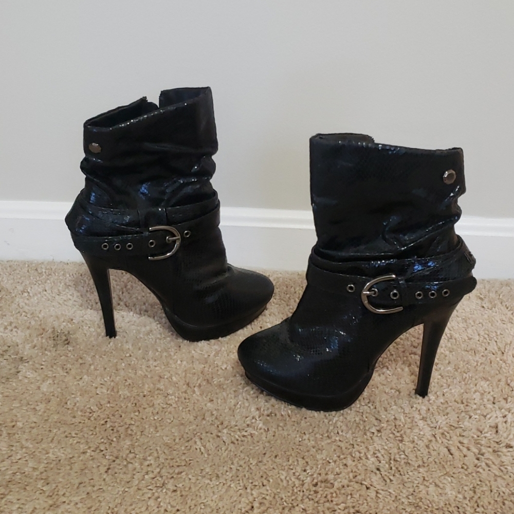 NWOT Snake Skin Patent Leather Ankle Boots